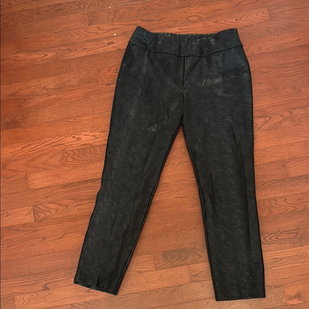 Wonen’s Soft Surroundings Black Textured Leggings